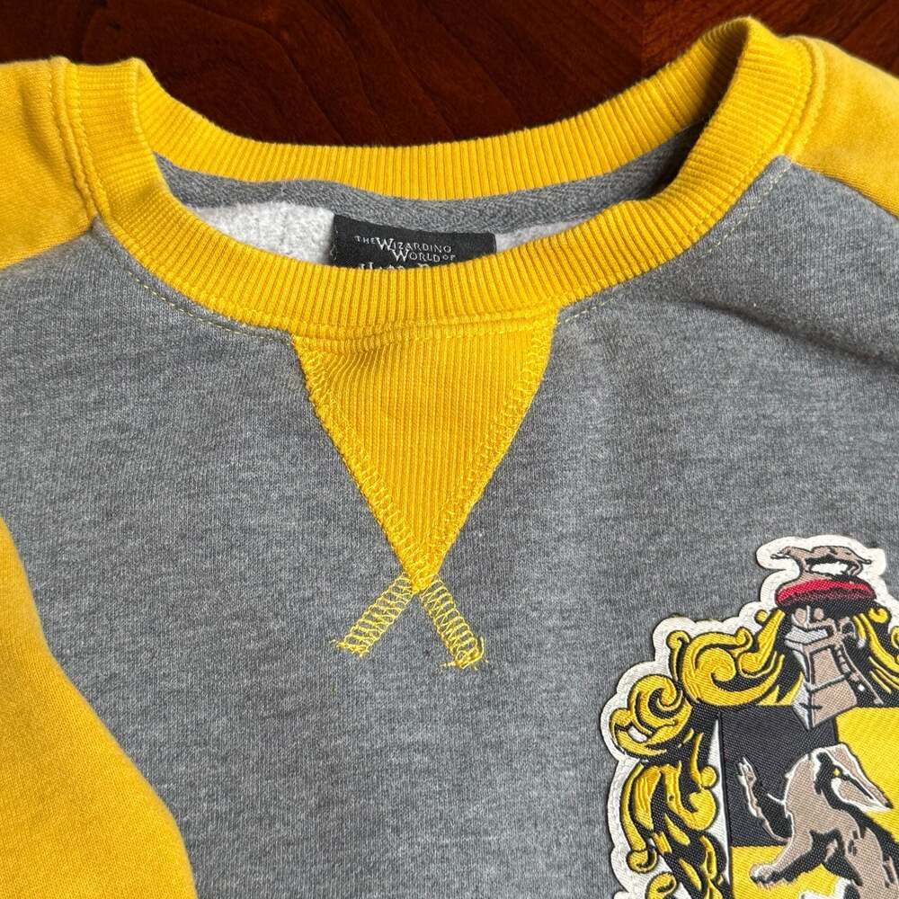 Universal Studios Harry Potter Hufflepuff Raglan Sweatshirt Size XS - Picture 8 of 9